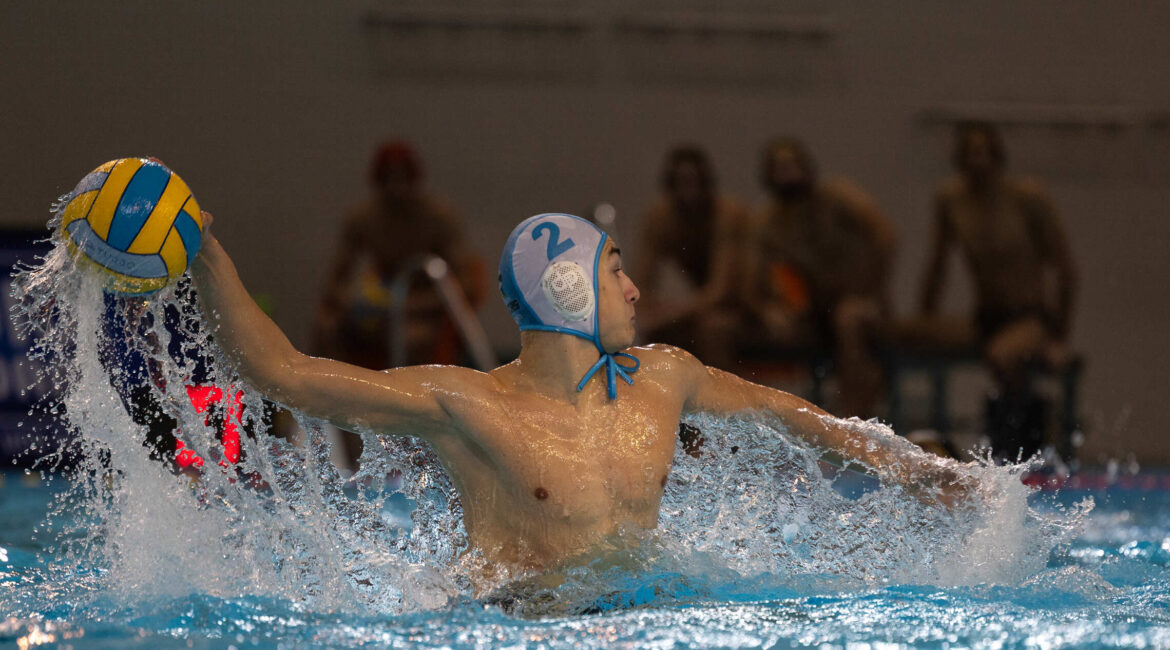 auf dem Bild: U18-Nationalspieler Tyler Kugler – hier bei seinem Wurf zur 3:0-Führung – hat mit den Orcas den Sprung ins Pokal-Viertelfinale geschafft und fiebert dem Top-Spiel beim ASC Duisburg entgegen. (Foto: S.Seifert)