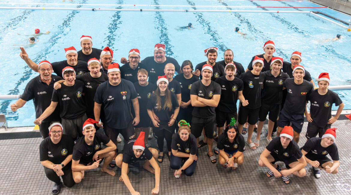 auf dem Bild: Ein riesiges Helferteam – die Orca-Familie – sorgte für einen reibungslosen Ablauf des MBS-Weihnachtsturniers. (Foto: S.Seifert)