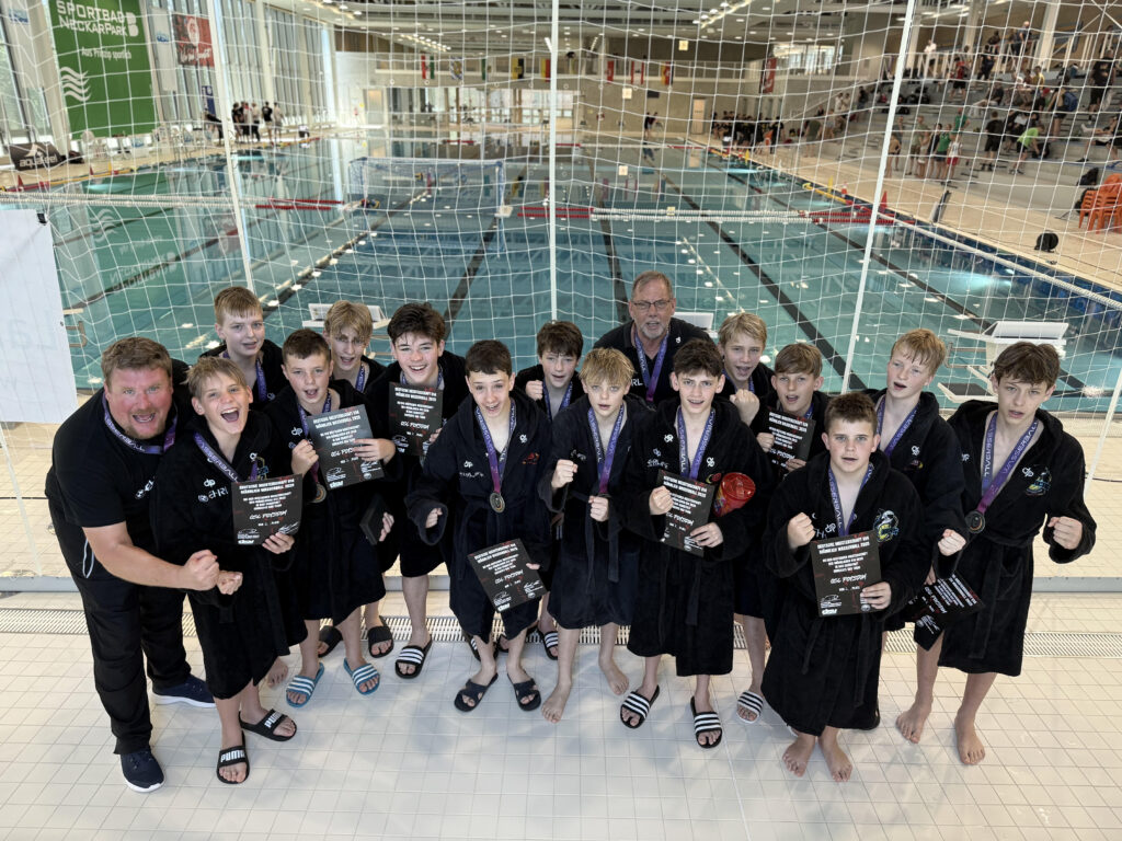Auf dem Foto: Große Freude nach dem Gewinn der Silbermedaille bei den deutschen U14-Meisterschaften. (Foto: Sandra Seifert)