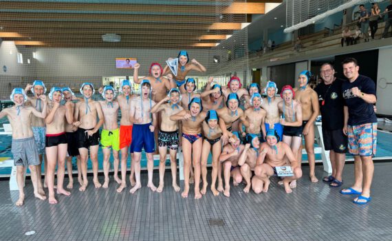 auf dem Bild: Die Mannschaften des SV Babelsberg 03 und der Potsdam Orcas der Altersklasse U12 nach dem Freundschaftsspiel. Foto: Privat