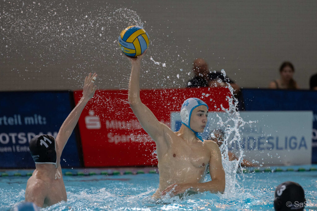 Foto: Dreifacher Torschütze gegen die White Sharks Hannover: Rechtsaußen Tyler Kugler. (Foto: S. Seifert)