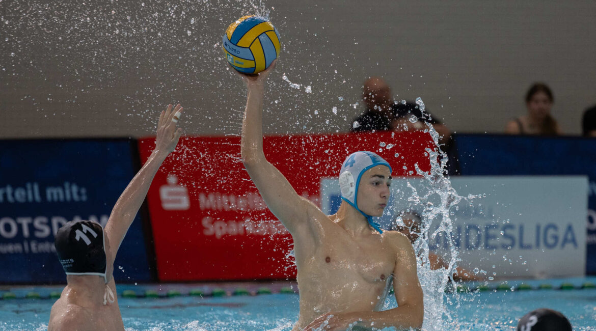 Foto: Dreifacher Torschütze gegen die White Sharks Hannover: Rechtsaußen Tyler Kugler. (Foto: S. Seifert)