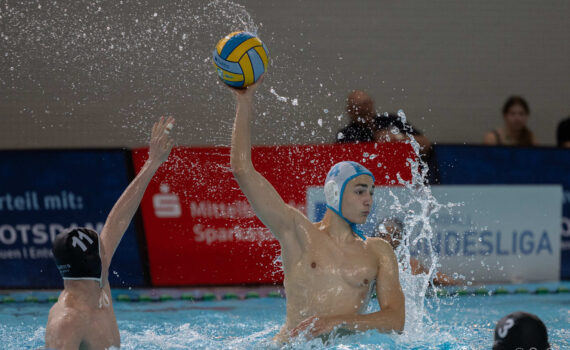 Foto: Dreifacher Torschütze gegen die White Sharks Hannover: Rechtsaußen Tyler Kugler. (Foto: S. Seifert)