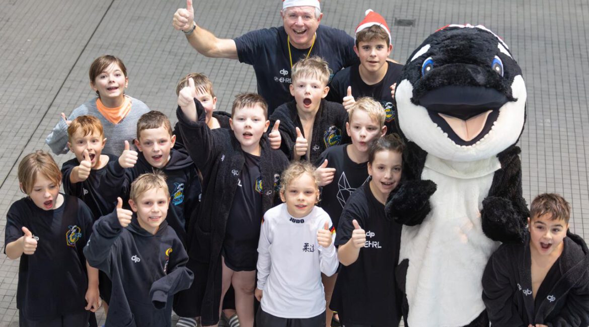 Erstmals beim Weihnachtsturnier dabei: Der U10-Wettbewerb war eine große Bereicherung. Potsdams Mini-Orcas mit Trainer Arno Schäfer belegten den dritten Platz. (Foto: S. Seifert)