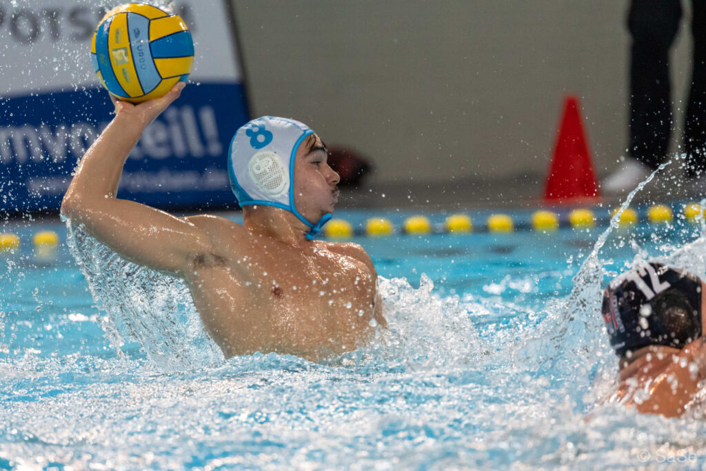 Auf dem Bild: Matti Arnold mit starkem Spiel: Der Linksaußen traf zum 2:1 und 8:5. (Foto: S.Seifert)
