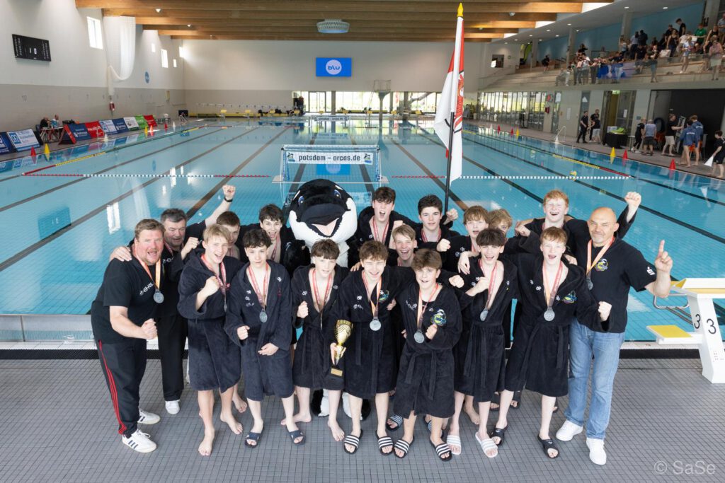 Auf dem Bild: Deutsches Silber für die U16: Nach einem spannenden Turnier konnten die Junior-Orcas jubeln. (Foto: Sandra Seifert)