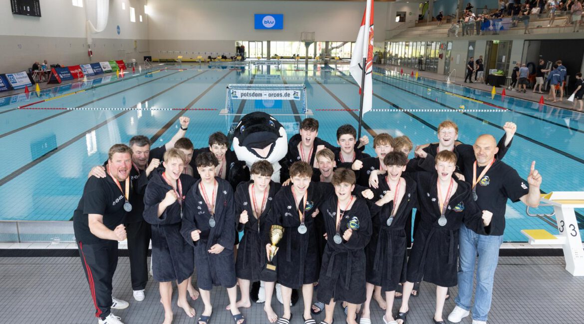 Auf dem Bild: Deutsches Silber für die U16: Nach einem spannenden Turnier konnten die Junior-Orcas jubeln. (Foto: Sandra Seifert)