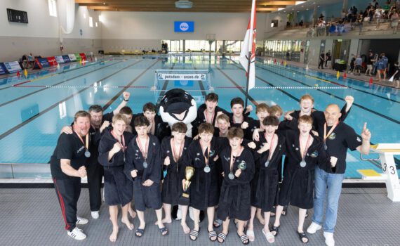 Auf dem Bild: Deutsches Silber für die U16: Nach einem spannenden Turnier konnten die Junior-Orcas jubeln. (Foto: Sandra Seifert)